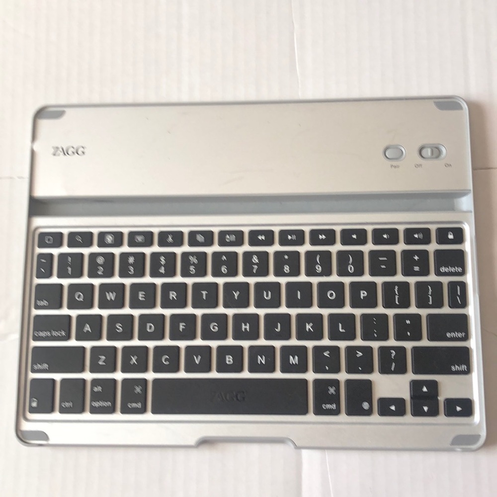 Bluetooth keyboard for iPad